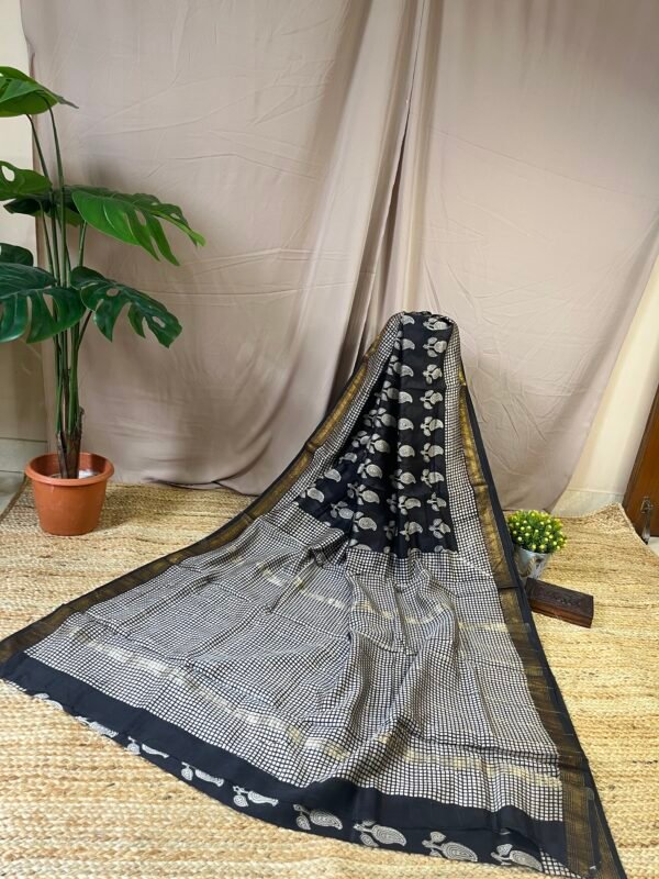 Checks & Flower Motif Handprint Bagru
